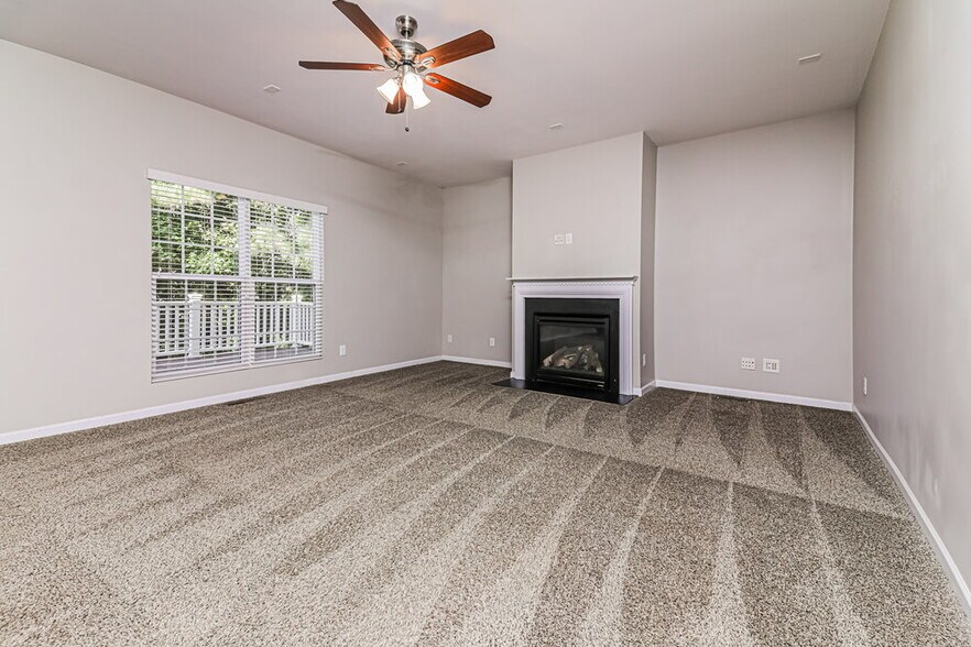 Building Photo - 5245 Emerald Spring Dr