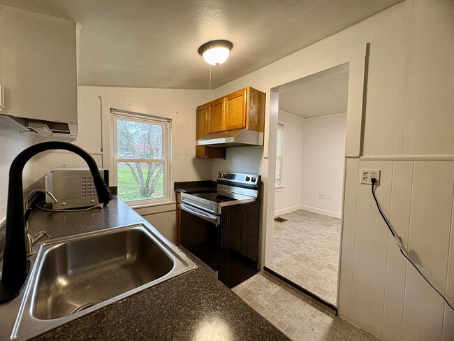 Building Photo - 2 Bedroom 1 Bathroom in Middletown!