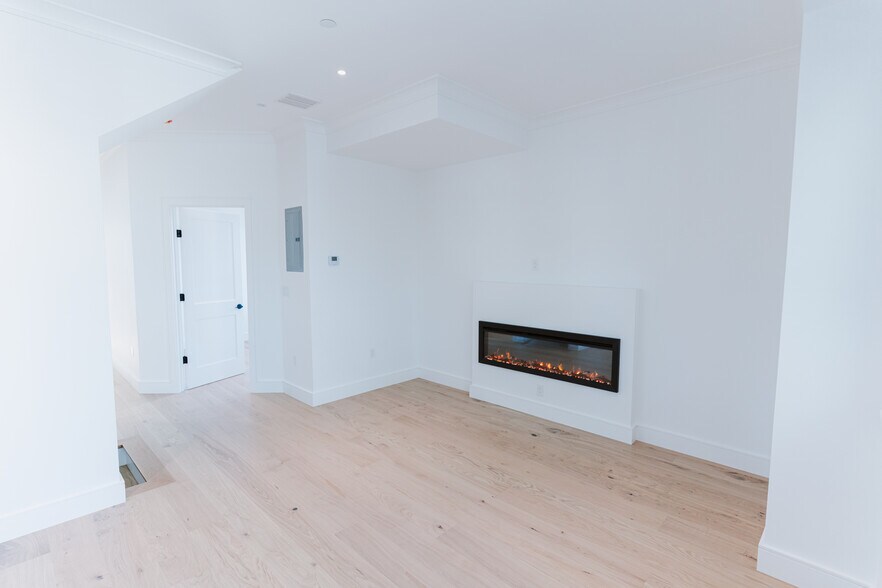 Building Photo - 5 Thurston St