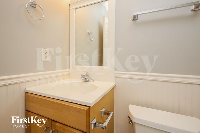 Building Photo - 785 Creek View Dr