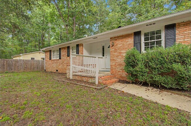 Building Photo - Ranch Home on Private lot in Chapel Hill