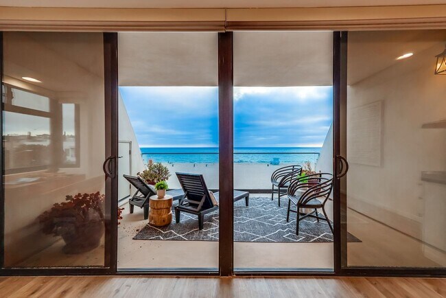 Building Photo - 1510 The Strand