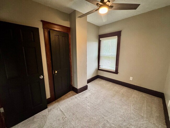 Building Photo - Spacious 5-Bedroom, 2-Bath Home with Classic Character