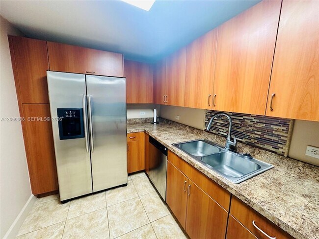 Building Photo - 7501 E Treasure Dr