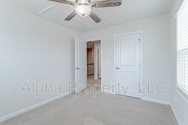 Building Photo - 520 Huntingdale Pl
