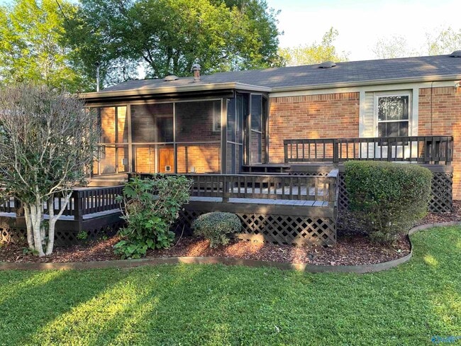 Building Photo - 612 Drummond Rd SW