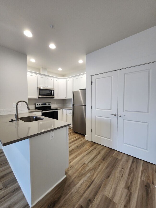 Building Photo - $500 MOVE IN SPECIAL - FREE RENT - Beautiful Brand New Modern Apartment Homes in Keizer