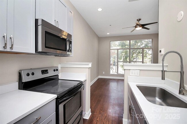 Building Photo - 2040 Atherton Heights Ln