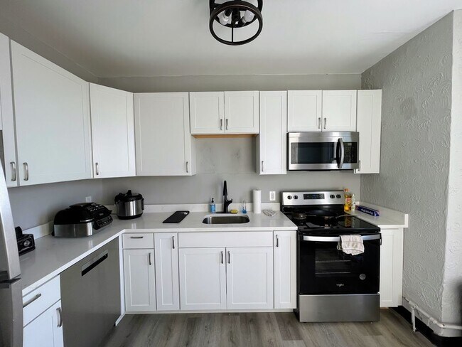 Building Photo - 3227 Dawson St