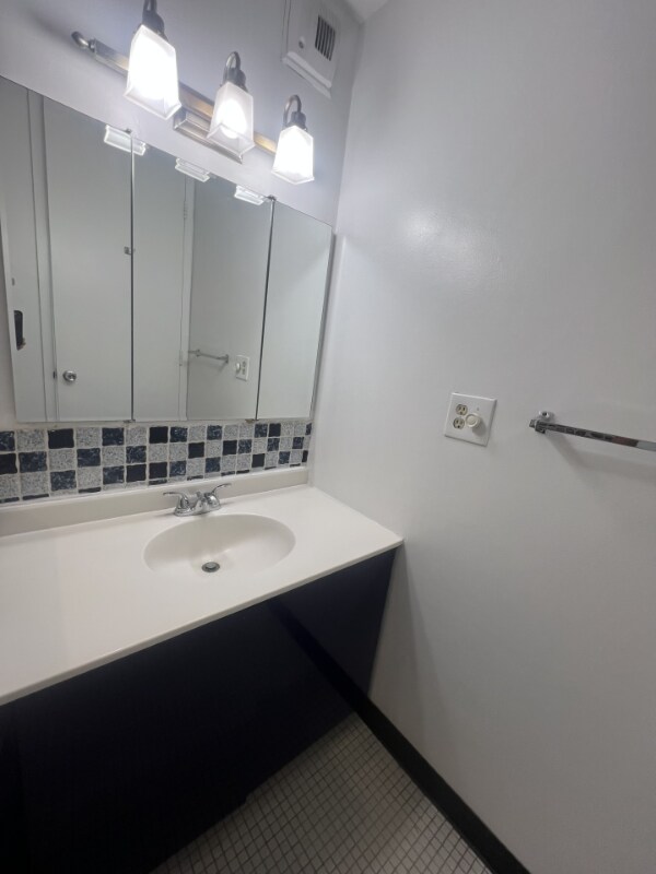 Building Photo - 1660 N La Salle Dr