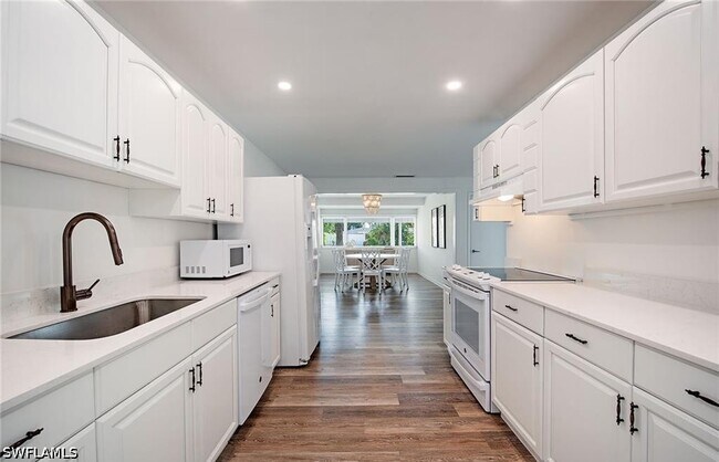 Building Photo - 1281 Diana Ave