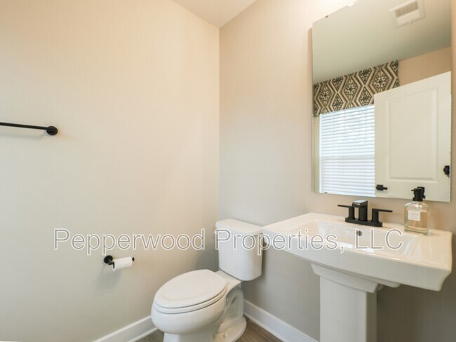 Building Photo - 7204 Red Cedar Trl