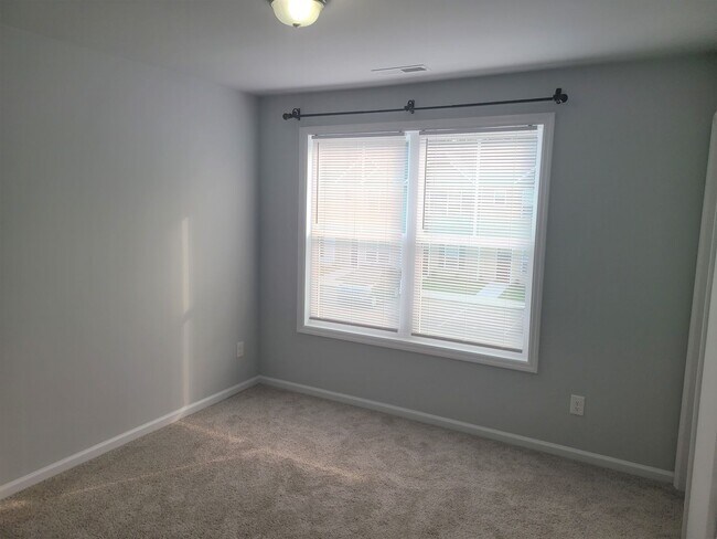 Building Photo - 139 Buckhorn Ave