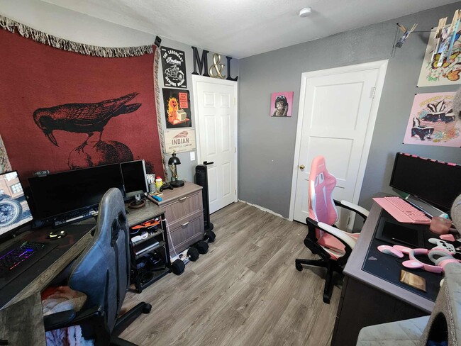 Building Photo - 510 Delafield Ave