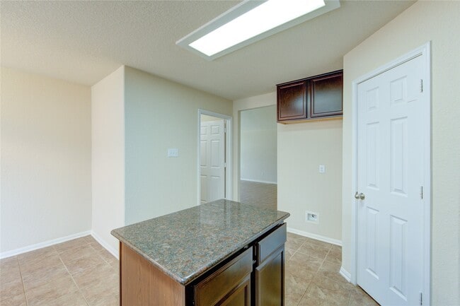 Building Photo - 14839 Fir Knoll Way