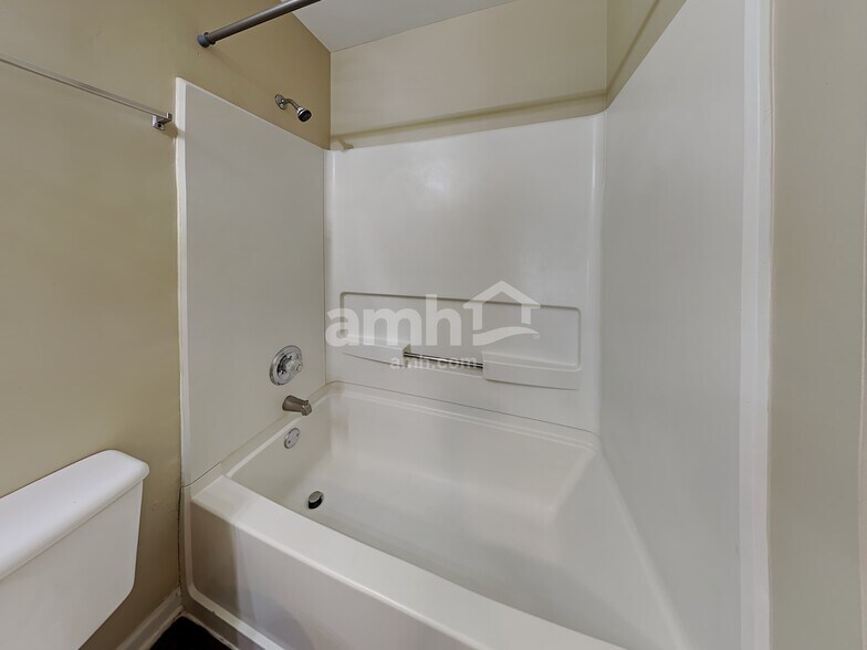Building Photo - 2828 Sun Valley Dr