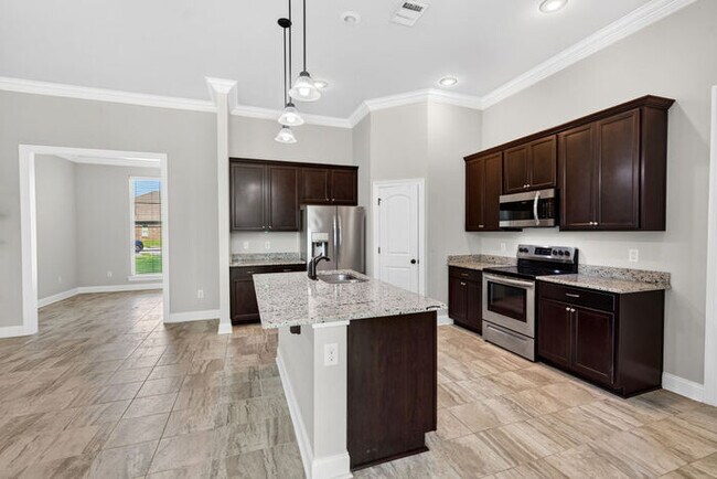 Building Photo - 15034 Belhaven St