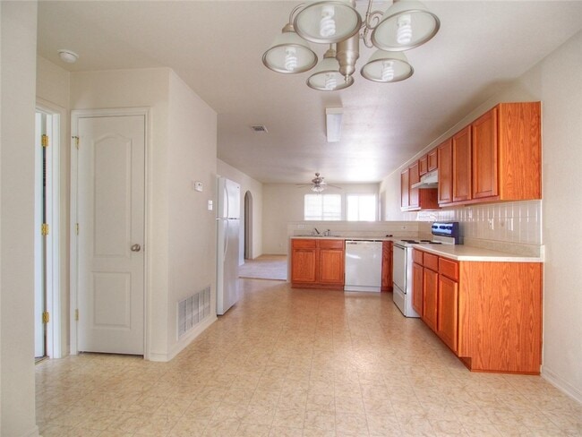 Building Photo - 419 Brittney Way