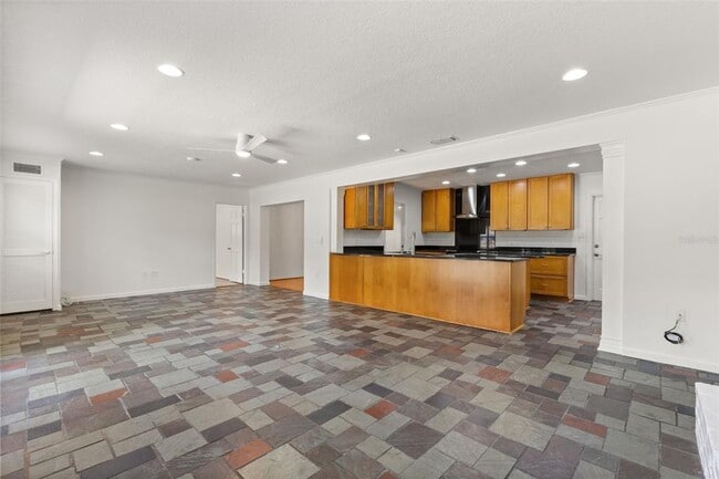 Building Photo - 1711 Chestnut Ave