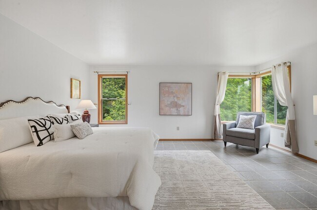 Building Photo - Beautiful 4 Bed 2.5 Bath Home in Renton