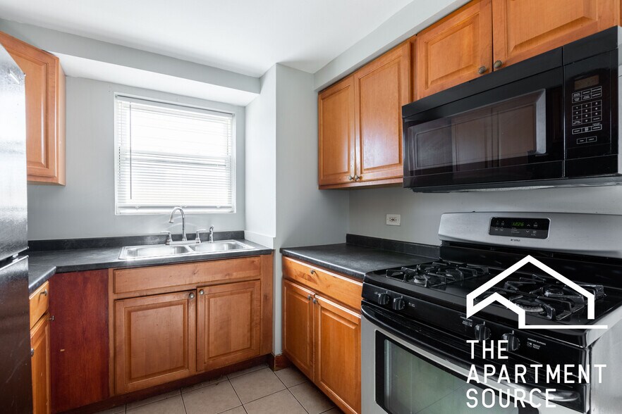 Building Photo - 1300 S 51st Ct