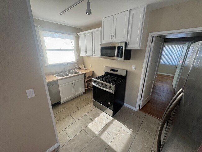 Building Photo - Beautiful 3 bedroom North Hollywood Home