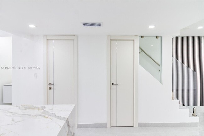 Building Photo - 5235 SW 40th Ave