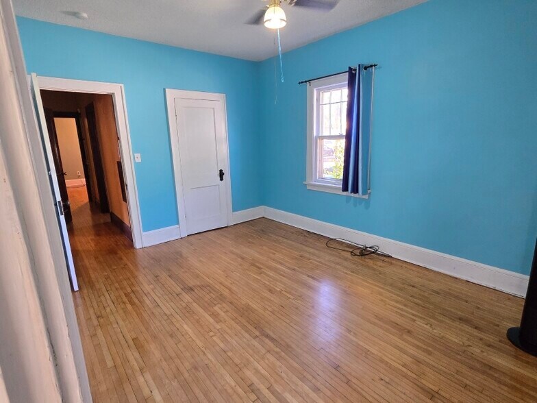 Building Photo - 3011 17th Ave S