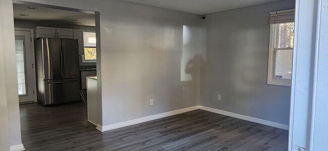 Building Photo - Cozy 3 Bedroom Rambler Nestled on a large ...