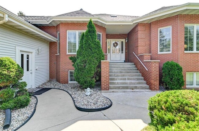 Building Photo - Incredible furnished house on Madison's West Side