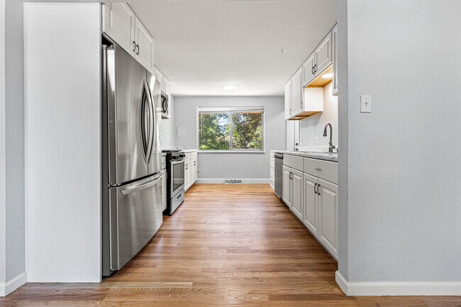 Building Photo - 3512 W Berry Dr