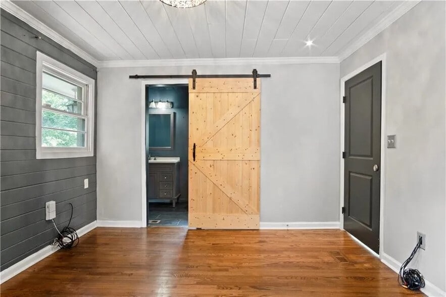 Building Photo - Room in House on Patricia Dr