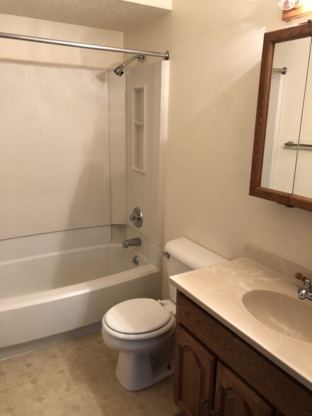 Building Photo - 505 Woodwind Ct