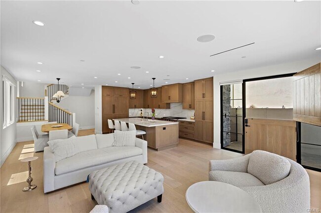 Building Photo - 509 Carnation Ave