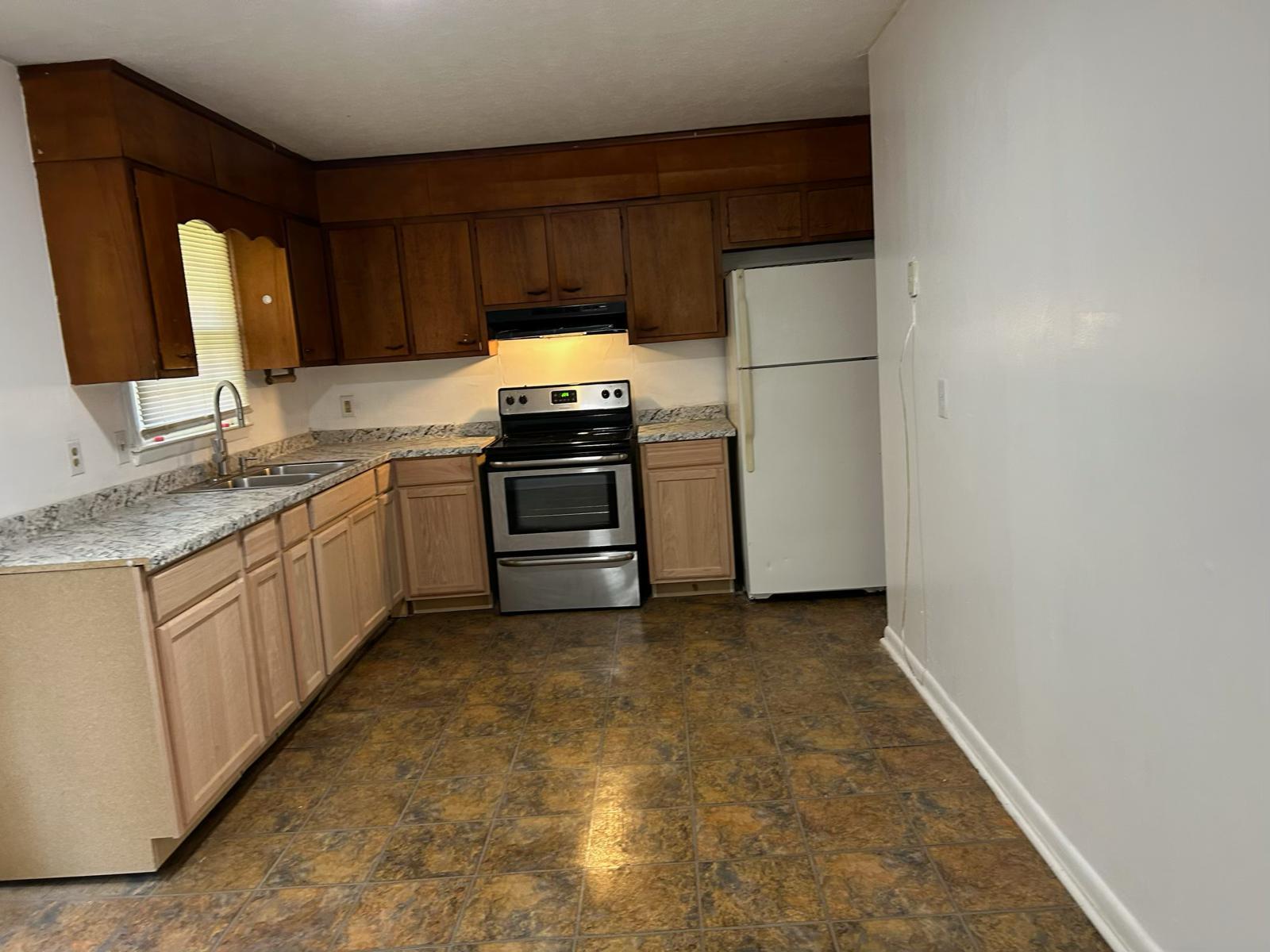 Building Photo - 2336 Lake Ave