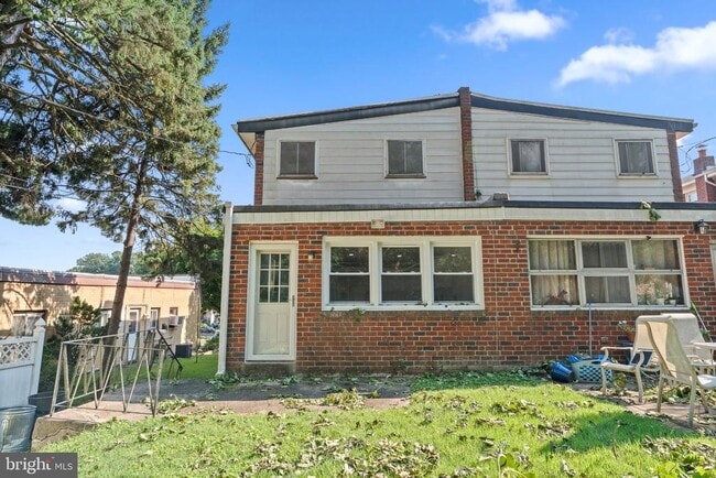 Building Photo - 205 Juniper Rd