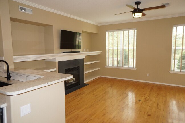 Building Photo - 2649 NW Kennedy Ct