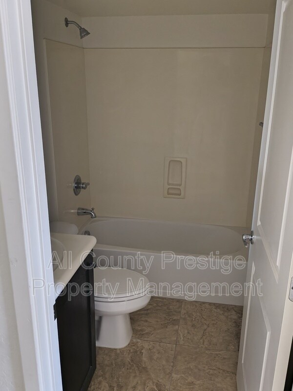 Building Photo - 815 E Rose Ln
