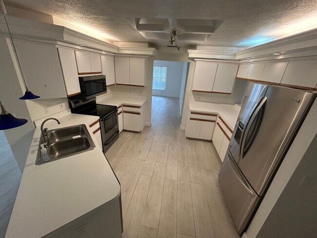 Building Photo - 8448 SW 196th Avenue Rd