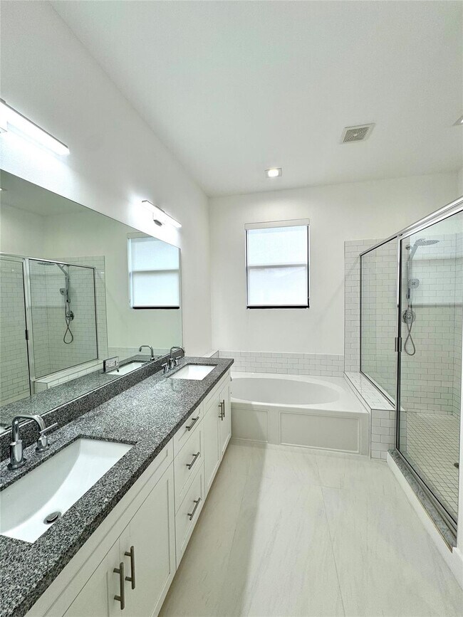 Building Photo - 4915 Whispering Way