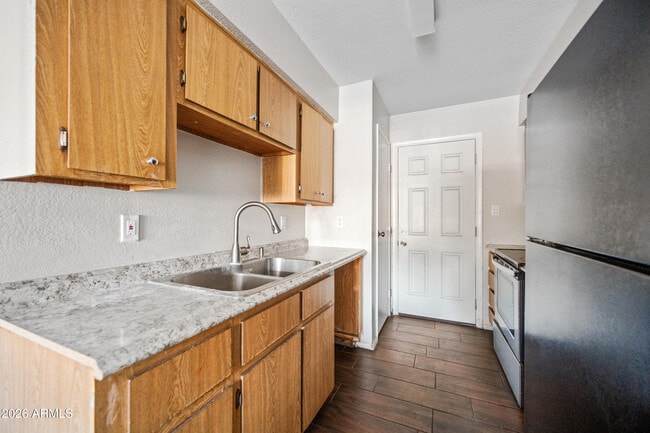 Building Photo - 520 W Clark St