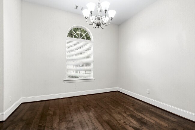 Building Photo - 2226 Falcon Brook Dr