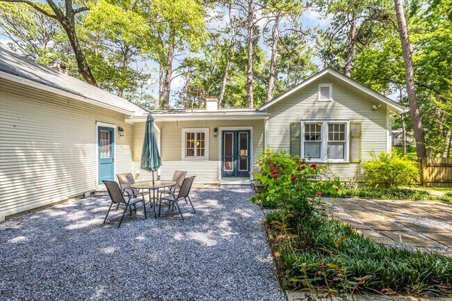 Building Photo - 4041 Pine Hill Dr
