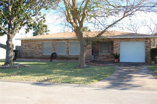 Primary Photo - 115 Barracuda Ave