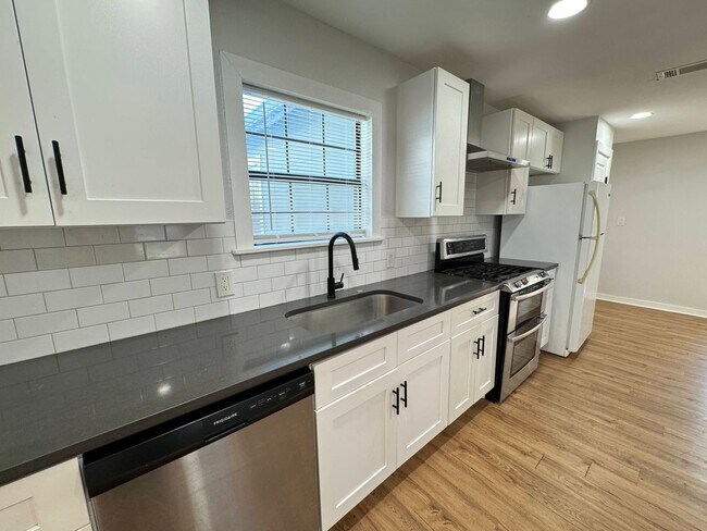 Building Photo - 5-Bedroom Home for Rent in Temple - *Save $255/Month!*