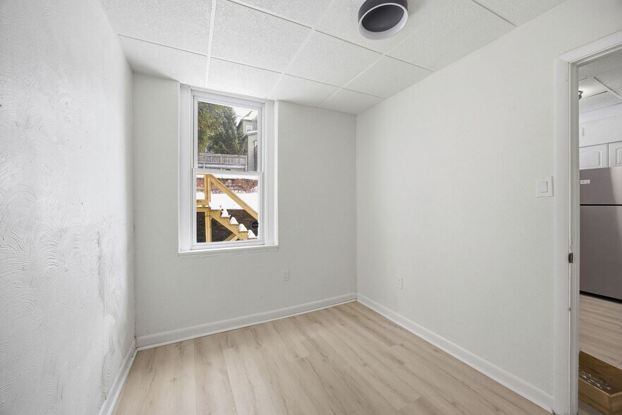 Building Photo - 141 Oneida St