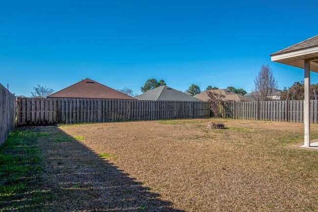 Building Photo - Charming 3-Bedroom Home - Oak Leigh Subdiv...