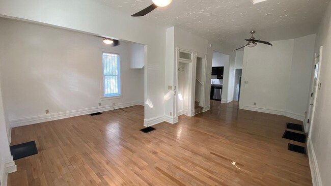 Building Photo - $1,000 OFF Holiday Move-In Special! Charmi...