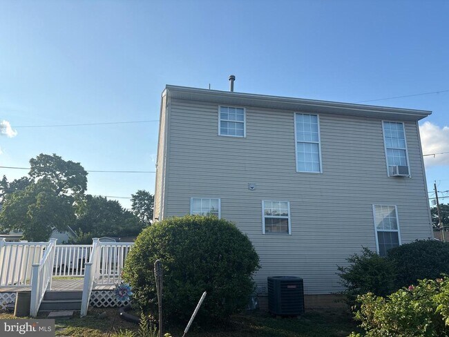 Building Photo - 5907 L St