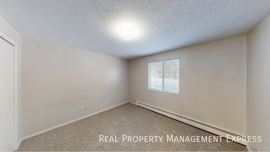 Building Photo - 2 Bed 1 Bath Apartment